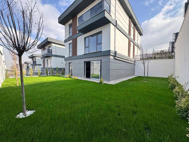 BAĞLICA'DA TAM BAĞIMSIZ ASANSÖRLÜ ULTRA LÜKS 5+2 SATILIK VILLA