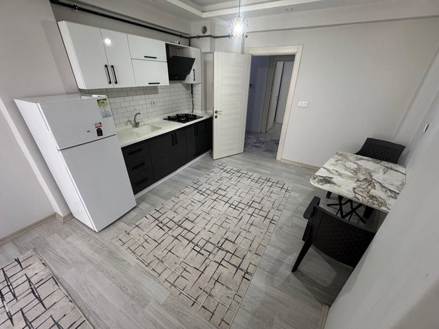 HACI İLBEY’DE FULL EŞYALI, BALKONLU 1+1 | YENİ BİNA, HEMEN TAŞINMAYA HAZIR