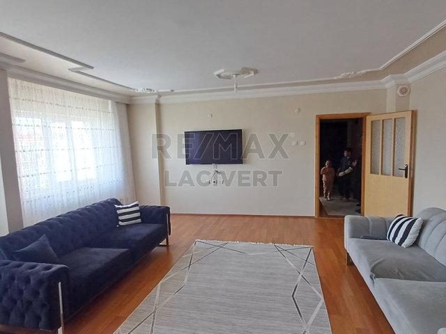 RE/MAX LACİVERT'TEN HİLALKENT'TE SATILIK 3+1 LÜKS ARAKAT DAİRE