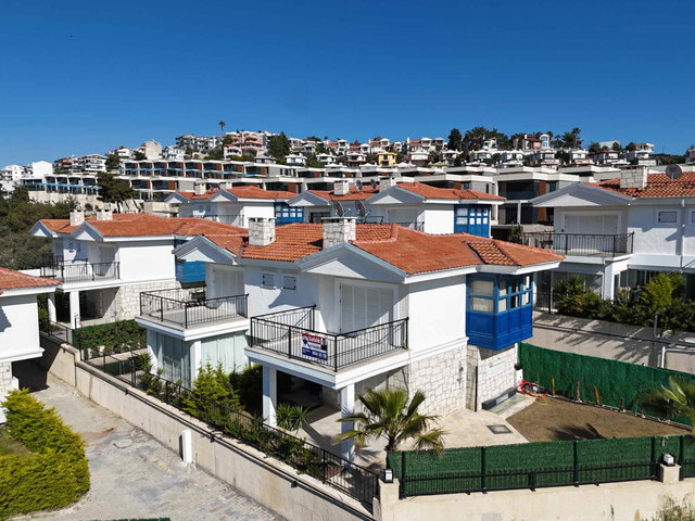 KUŞADASI SOĞUCAKTA 4+1 TRIPLEX EŞYALI VILLA