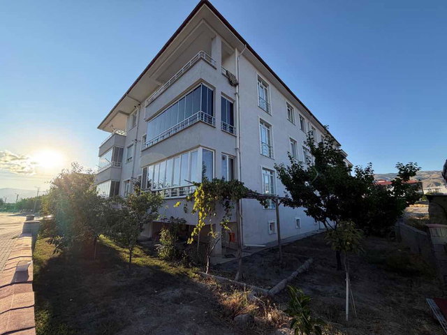 REMAX DEM'DEN KAZIM KARABEKİRDE ARA KAT 3+1 FIRSAT DAİRE