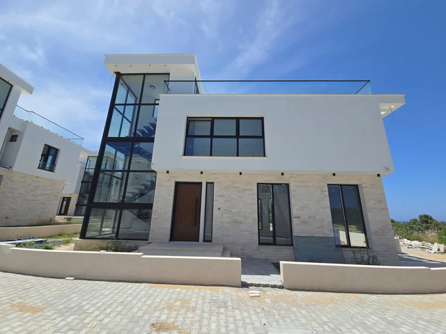 GIRNE KARŞIYAKA’DA SATILIK 4+1 VILLA – DENIZE YAKIN, ÖZEL HAVUZLU LÜKS YAŞAM!