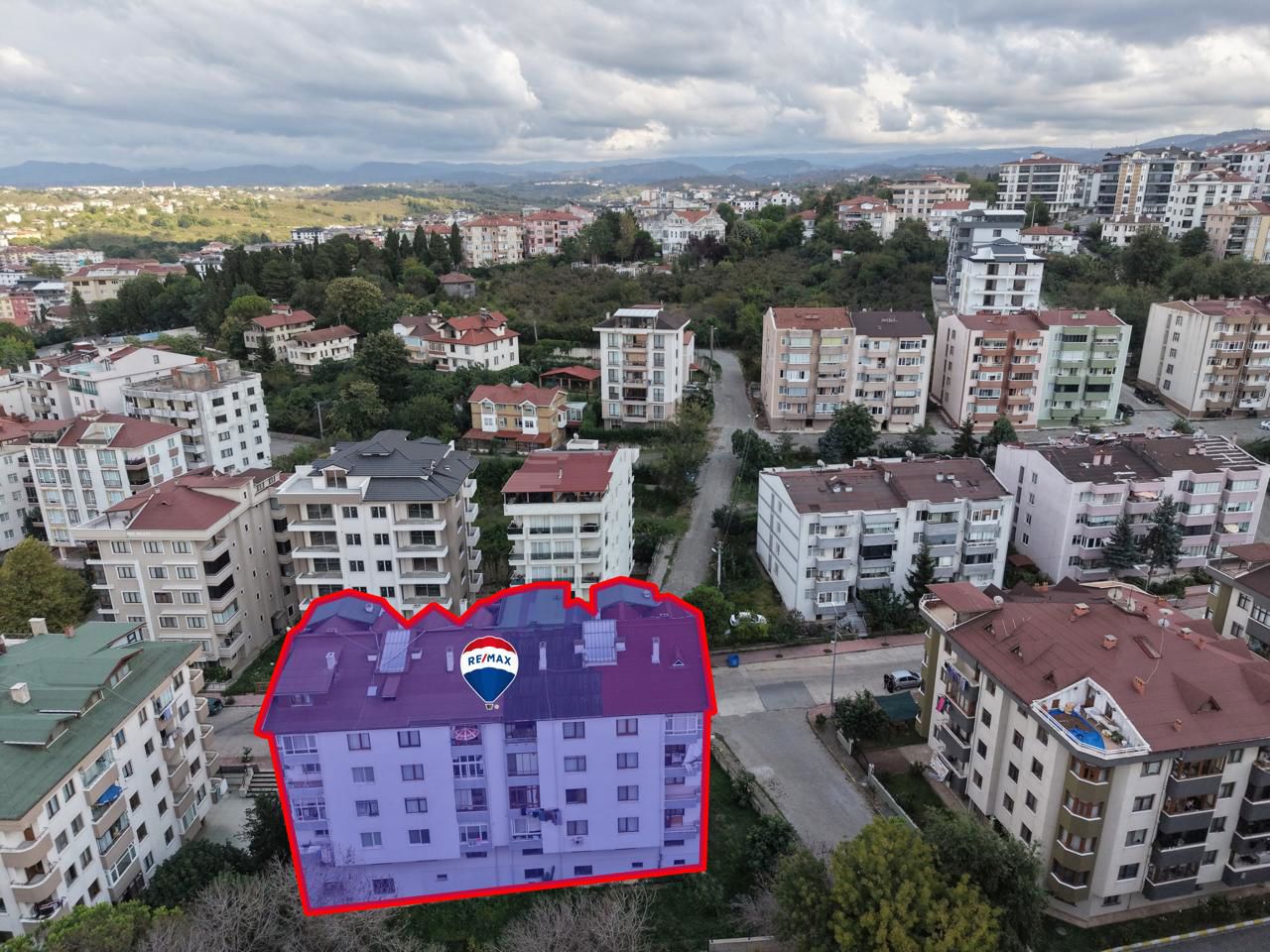 REMAX DIA'DAN AKCAKOCA BAŞAR CADDESİNDE 2+1 SATILIK DAİRE