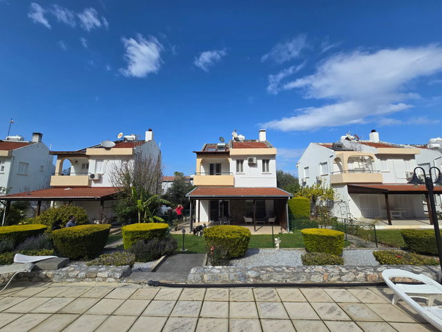 GIRNE ALSANCAK'TA HAVUZLU SITE İÇINDE 3+1 SATILIK VILLA