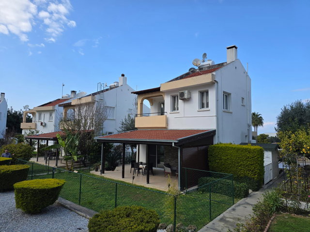 GIRNE ALSANCAK'TA HAVUZLU SITE İÇINDE 3+1 SATILIK VILLA