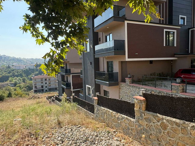 BAŞİSKELE ALTINKENT’TE SIFIR 4+1 | 210 M² BRÜT | YERDEN ISITMALI GİRİŞ KATI DAİRE