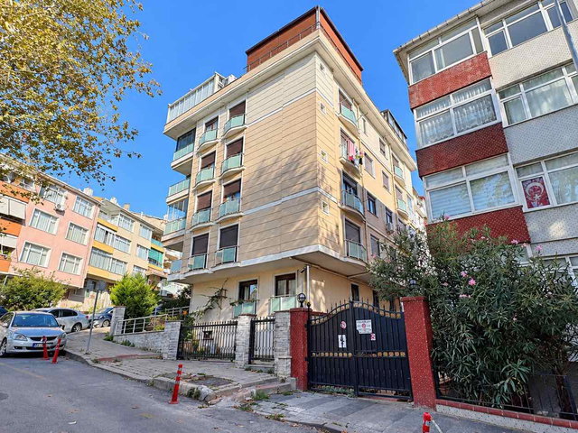İCADİYE’DE, TEMAŞA SOKAK’TA GENÇ BİNADA 2+1 SATILIK DAİRE