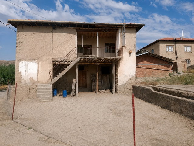 HACIYUSUFLAR MAHALLESİNDE SATILIK 3+1 MÜSTAKİL EV