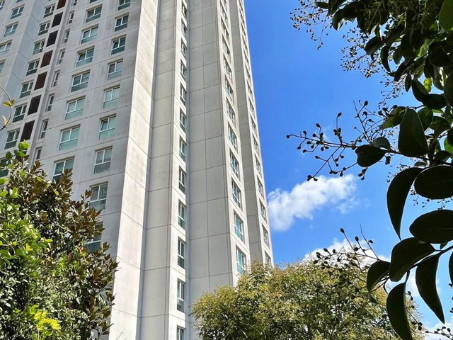ATAŞEHİR AĞAOĞLU SKY TOWERS KİRALIK YÜKSEK KAT ÖNÜ AÇIK 1+1
