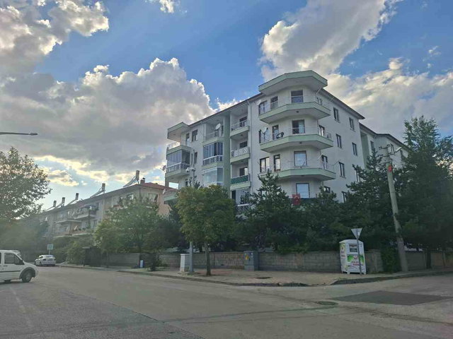 REMAX DEM'DEN KAZIM KARABEKİR MAH 'DE CADDEÜSTÜ FIRSAT 3+1 DAİRE