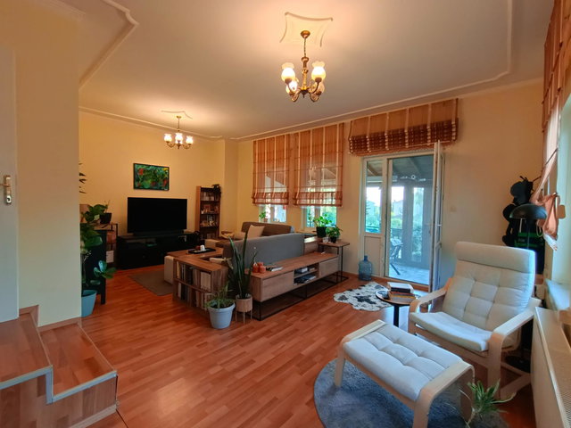 SAĞLIK KENT SİTESİNDE BÜYÜK ARSA PAYLI VE YEŞİL ALANLI 5+1 VİLLA