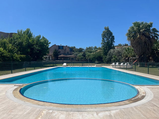 URLA BIN KONUTLAR’DA DOĞA İLE İÇ İÇE, HAVUZLU VE GENIŞ BAHÇELI KIRALIK ÖZEL VILLA​