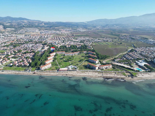 KUŞADASI DAVUTLAR SSK SİTESİ'NDE DENİZ MANZARALI, DENİZE 100M 2+1 DAİRE