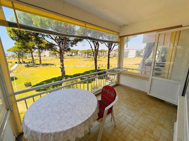 KUŞADASI DAVUTLAR SSK SİTESİ'NDE DENİZ MANZARALI, DENİZE 100M 2+1 DAİRE