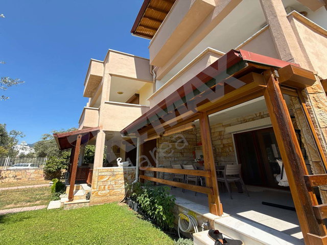 TAHTAKUŞLAR’DA SATILIK YENİLENMİŞ, GENİŞ TERASLI TRİPLEX VİLLA