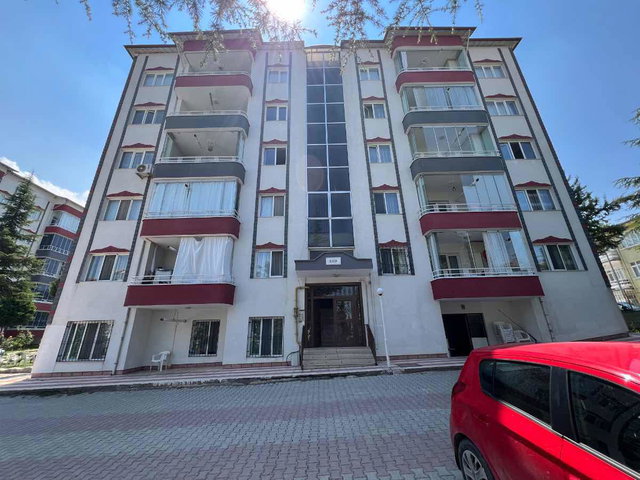 IZZETIYE MAHALLESINDE RE/MAX GÜNEŞ'TEN KIRALIK 3+1 DAIRE