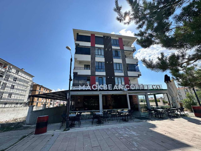 REMAX DEM'DEN CADDE ÜZERİ KİRACILI SATILIK 1+1 EŞYALI DAİRE