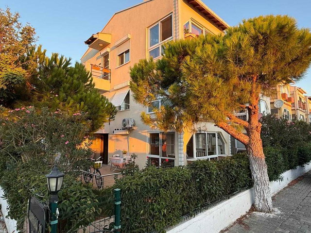 ŞARKÖY CUMHURİYETTE SİTE İÇİ EŞYALI, BAHÇE KATI 65 M² DAİRE