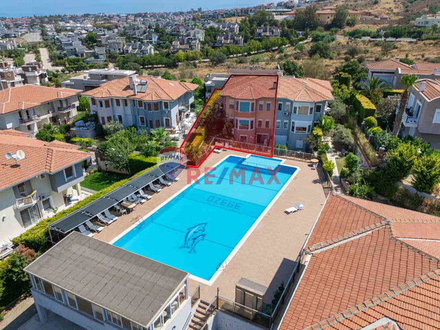KAHRAMANDEREDE ÖZEL KONUMDA ÖZ EGE SITESINDE 5+2 ÖZEL VILLA