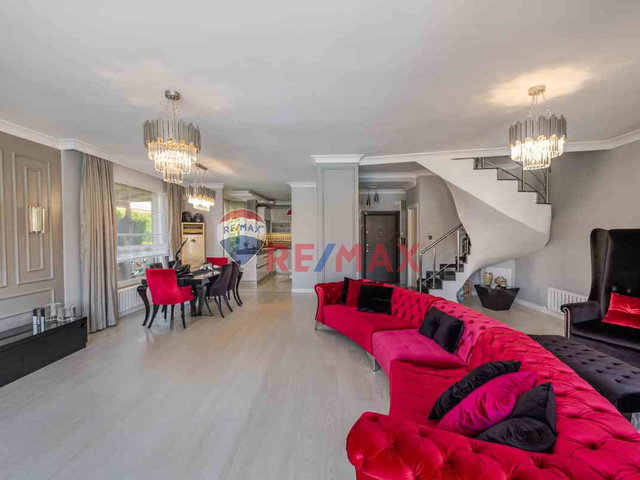 KAHRAMANDEREDE ÖZEL KONUMDA ÖZ EGE SITESINDE 5+2 ÖZEL VILLA
