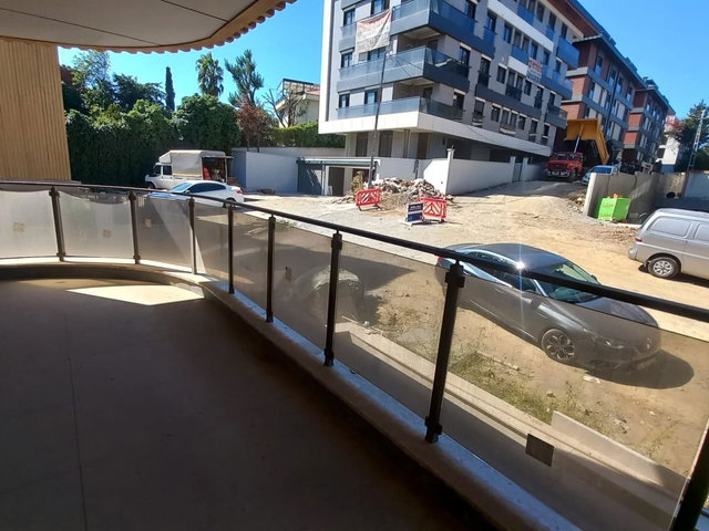 KANDİLLİ 'DE EMSALSİZ BÜYÜKLÜKTE KAPALI OTOPARKLI YENİ BİNADA SATILIK  4,5+1 DAİRE