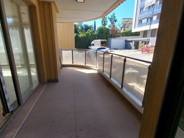 KANDİLLİ 'DE EMSALSİZ BÜYÜKLÜKTE KAPALI OTOPARKLI YENİ BİNADA SATILIK  4,5+1 DAİRE