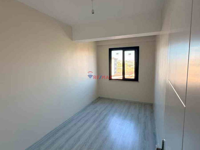 PENDİK GÜLLBAĞLARDA SATILIK İSKANLI ARAKAT 2+1 DAİRE 90M2