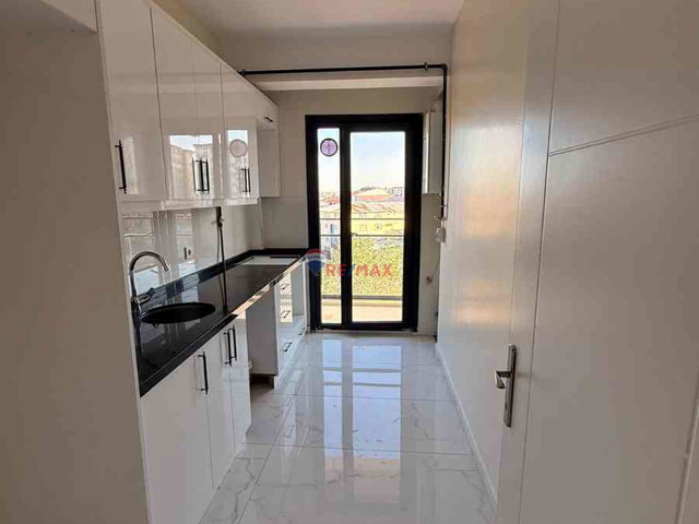 PENDİK GÜLLBAĞLARDA SATILIK İSKANLI ARAKAT 2+1 DAİRE 90M2