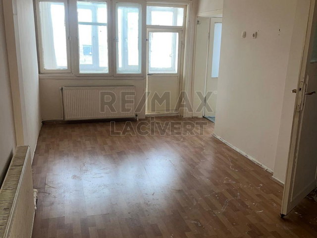 RE/MAX LACİVERT'TEN YUNUSEMRE'DE KİRALIK 2+1 DAİRE