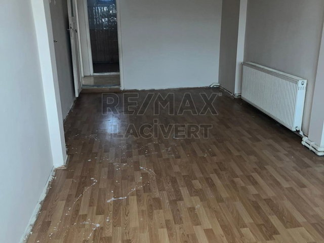 RE/MAX LACİVERT'TEN YUNUSEMRE'DE KİRALIK 2+1 DAİRE