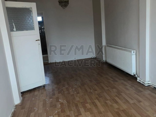 RE/MAX LACİVERT'TEN YUNUSEMRE'DE KİRALIK 2+1 DAİRE