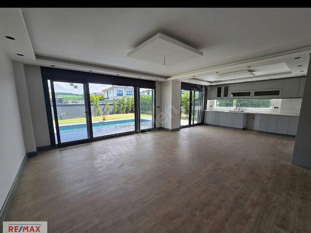 REMAX ANKA'DAN ŞİLE ÇAVUŞ MAH. 450 M2 4+1 MÜSTAKİL SATILIK VİLLA