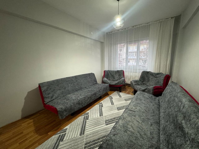 ÇARŞI MERKEZDE FULL  EŞYALI  3+1 AİLEYE UYGUN ARAKAT TEMİZ DAİRE