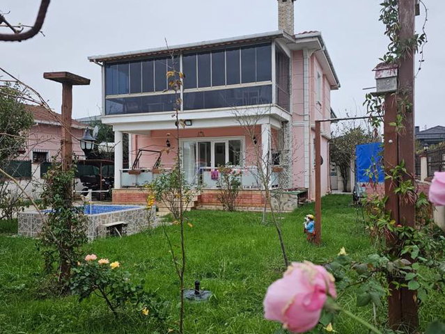 REMAX ANKA'DAN AHMETLİ'DE 430M2 ARSA IÇINDE MÜSTAKİL VİLLA