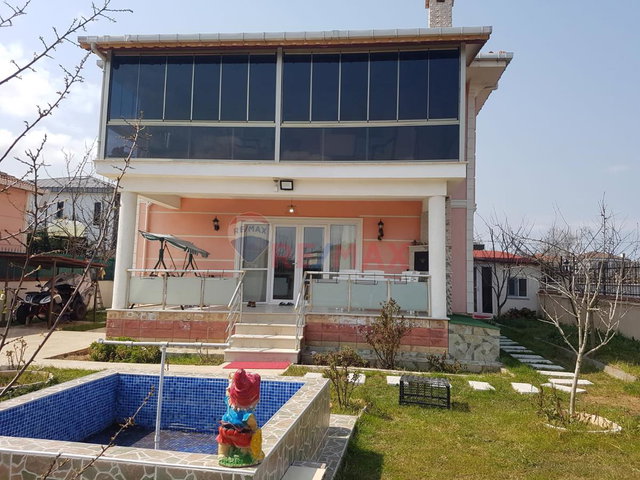 REMAX ANKA'DAN AHMETLİ'DE 430M2 ARSA IÇINDE MÜSTAKİL VİLLA