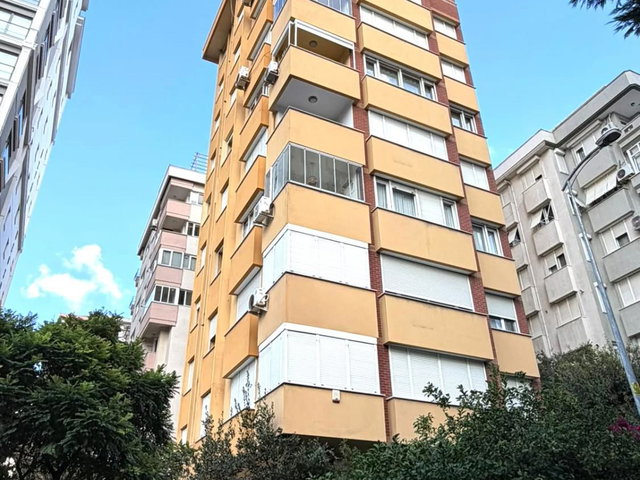 BOSTANCI'DA BAĞDAT CADDESI'NE ILK PARALELDE, 130M2 NET, KATTA TEK, DENIZ MANZARALI 3+1