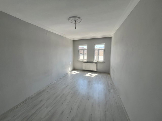 ALACAKAPI MAHALLESİNDE 2+1 GENİŞ KİRALIK DAİRE