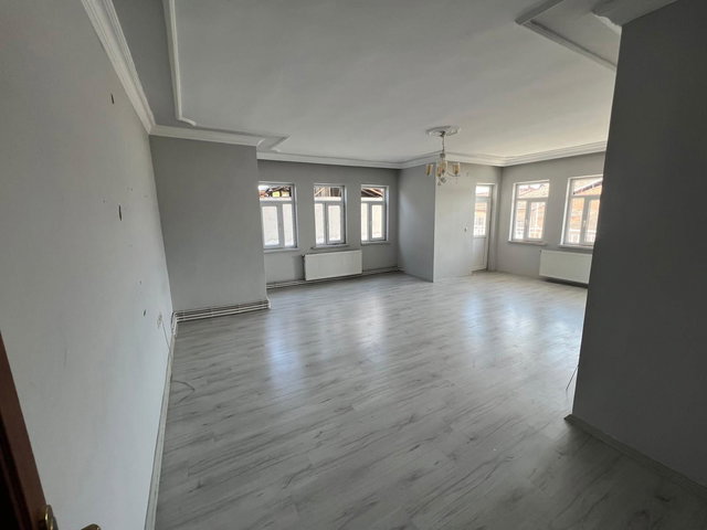 ALACAKAPI MAHALLESİNDE 2+1 GENİŞ KİRALIK DAİRE