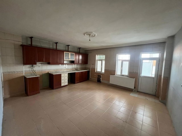 ALACAKAPI MAHALLESİNDE 2+1 GENİŞ KİRALIK DAİRE