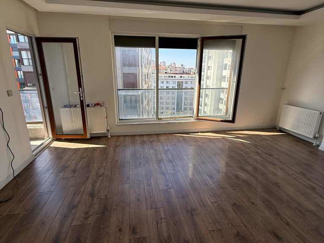 KOZYATAĞI KOCAYOL CADDESI 2+1 GENİŞ SATILIK DAIRE