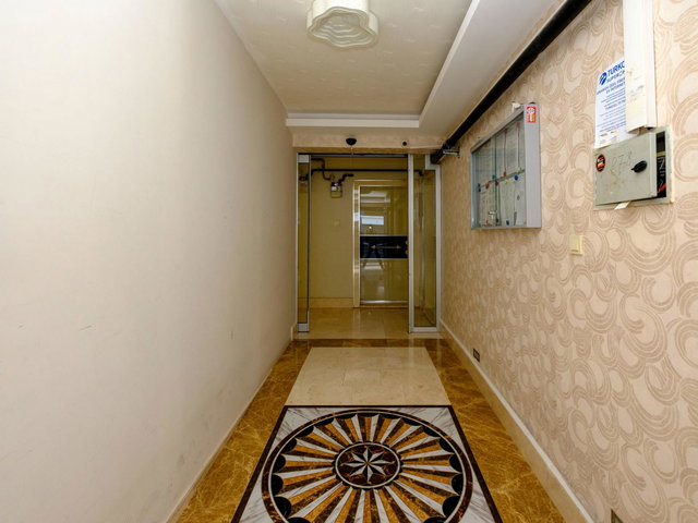BİRLİK MAHALLESİ 493.CADDE'DE EŞYALI 1+1  SATILIK DAİRE