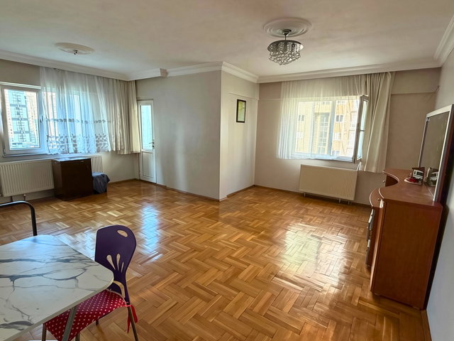 YENİ YAŞAM SİTESİ METROBÜSE 10 DK ARA KAT SATILIK 3+1