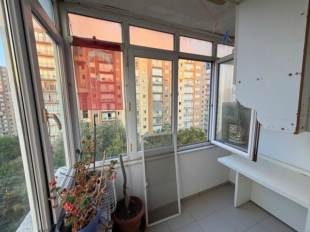 YENİ YAŞAM SİTESİ METROBÜSE 10 DK ARA KAT SATILIK 3+1