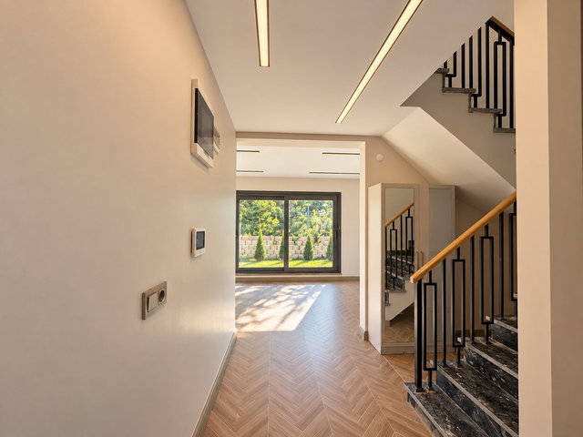 MÜSTAKIL BAHÇELI BITIŞIK NIZAM DENIZ VE VADI MANZARALI 5+2 KIRALIK VILLA