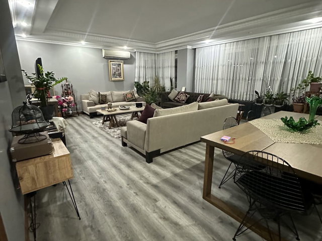 BÜYÜKÇEKMECE’DE SİTE İÇİNDE 170 M² NET 4+1 | 2 BANYO | BALKON | BOŞ & TAPULU