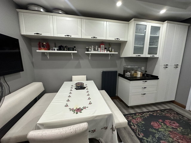 BÜYÜKÇEKMECE’DE SİTE İÇİNDE 170 M² NET 4+1 | 2 BANYO | BALKON | BOŞ & TAPULU