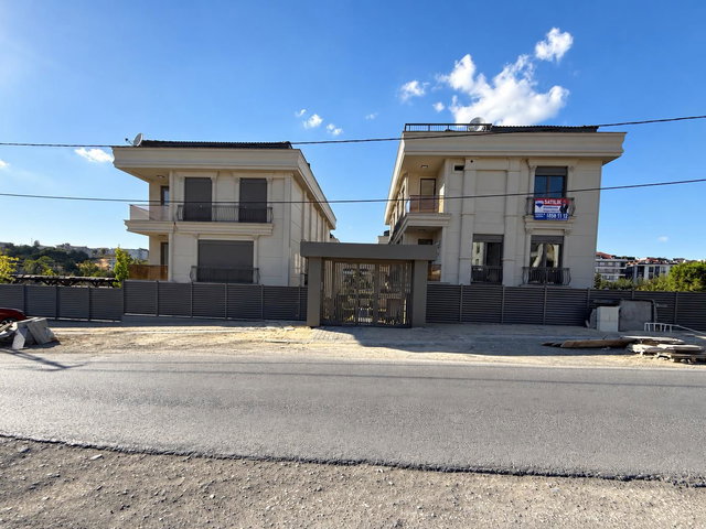 YAŞAM VADISI 5. ETAPA KOMŞU SITE IÇERISINDE SATILIK 5+2 SIFIR VILLA