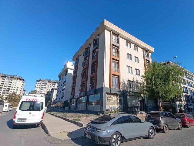 BEYLİKDÜZÜ KAVAKLI AYRI GİRİŞ SATILIK 4+2 DUBLEX DAİRE