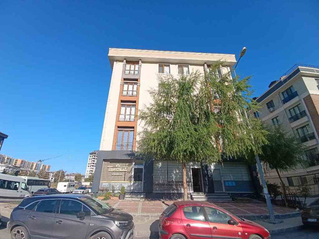 BEYLİKDÜZÜ KAVAKLI AYRI GİRİŞ SATILIK 4+2 DUBLEX DAİRE