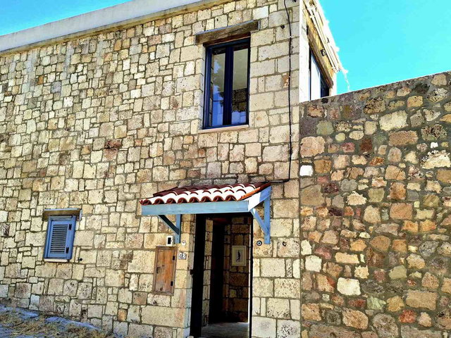 ASSOS DEMİRCİ KÖYÜ SATILIK 2 KATLI MÜSTAKİL TAŞ EV